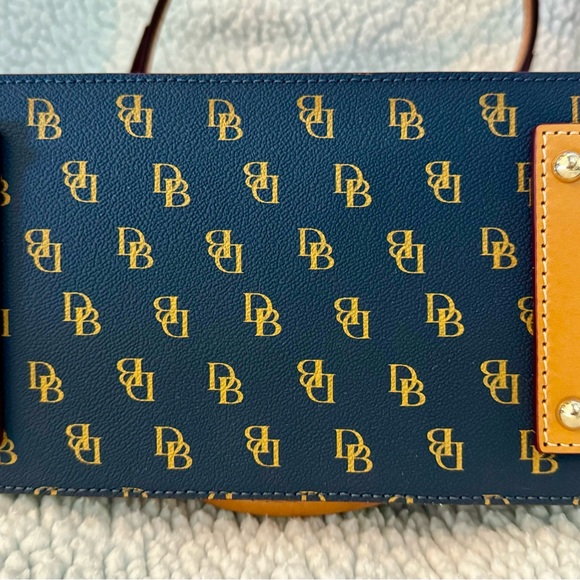 Dooney & Bourke Tote/Purse. Navy Color. - Picture 3 of 4